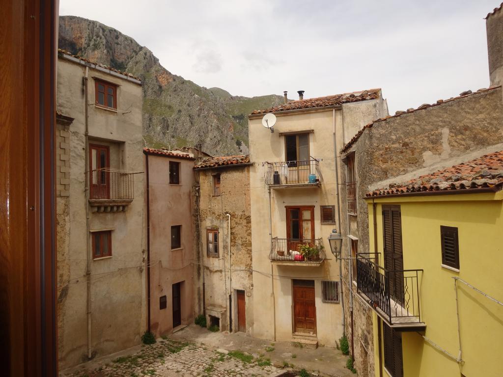 Hysnara Affittacamere Isnello Exterior photo